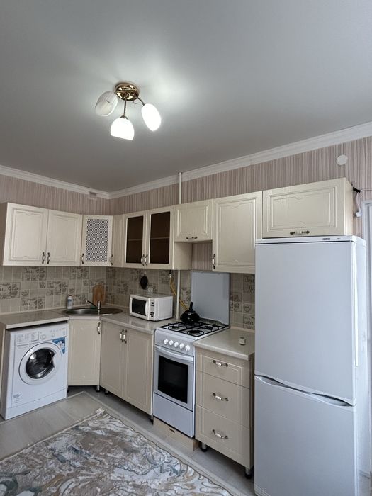 Сдам посуточно  1 ком кв район Батыс 2