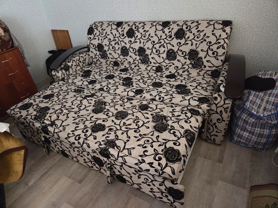 Продам диван компактный