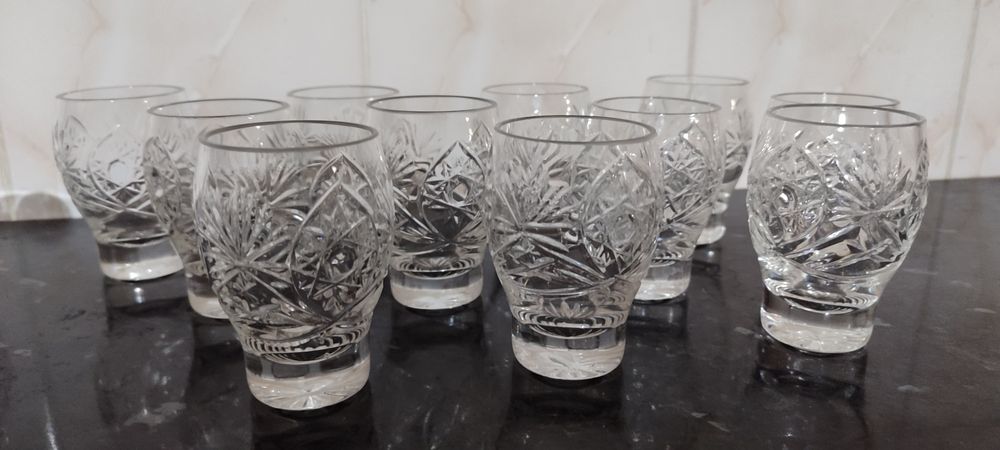 Продам рюмки хрустальные