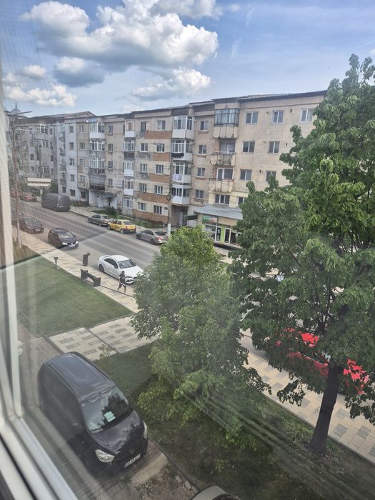 Inchiriez apartament 2 camere, foarte spatios, zona centrala, Pucioasa ,