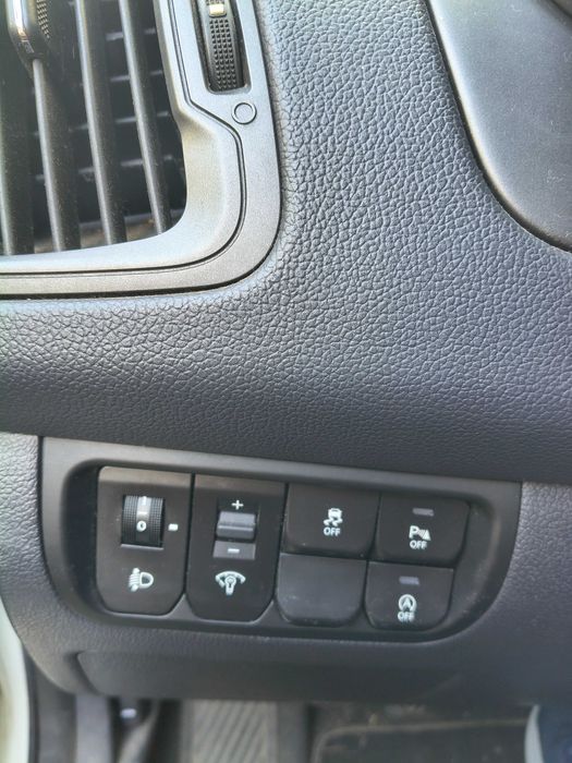 Vind auto KIA Rio an 2012