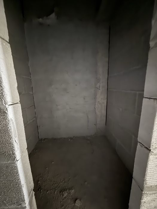 Навоийда квартира сотилади.