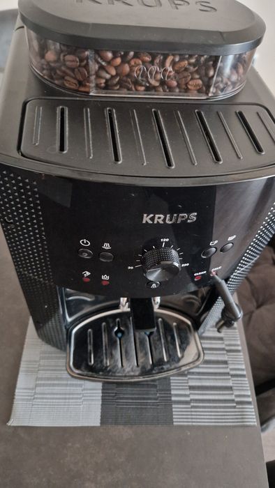 Продавам кафеавтомат  Krups Espresseria Automatic EA8108