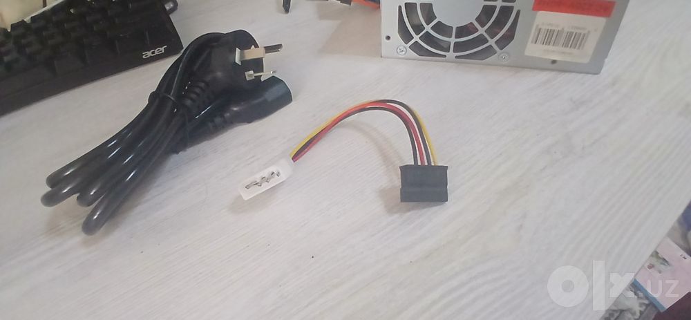 Блок питания с SATA кабелем, 220V ~ 60 HZ