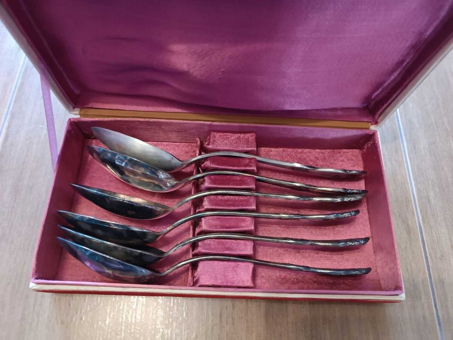 Стар посребрен сервиз от 12 лъжици