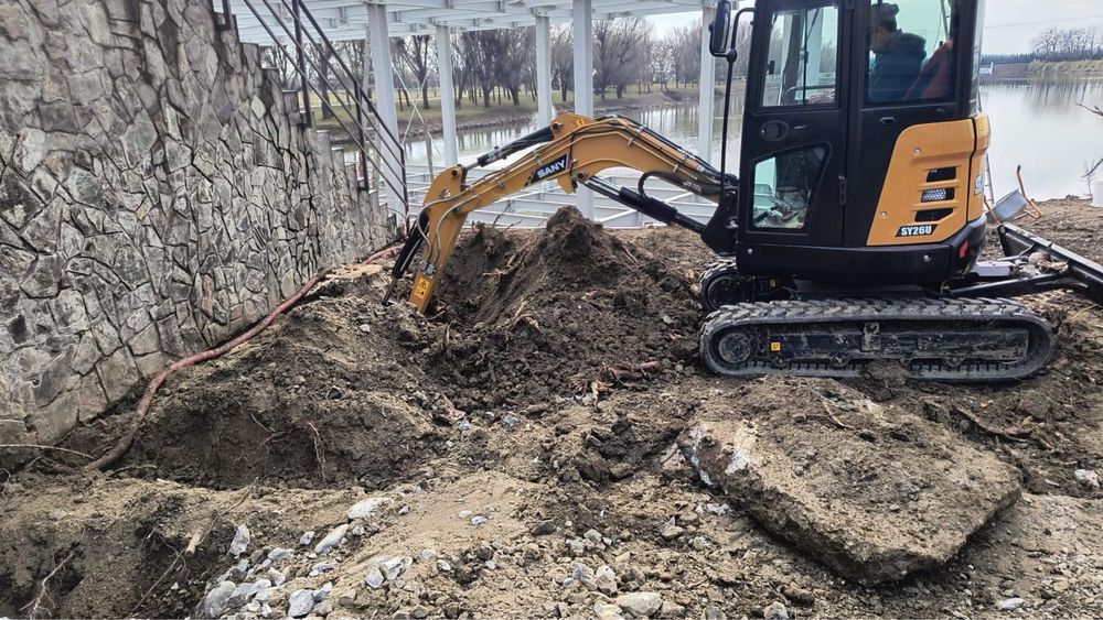 Sapaturi mecanizate ridicam moloz aducem la comanda agregate