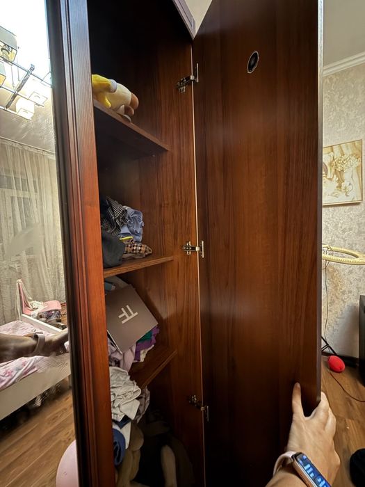 Продается шкаф платяной