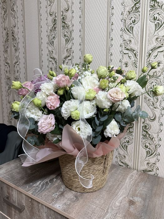Цветы в корзине