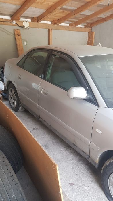 Vând Audi A4 b5 din 2001 AVARIAT