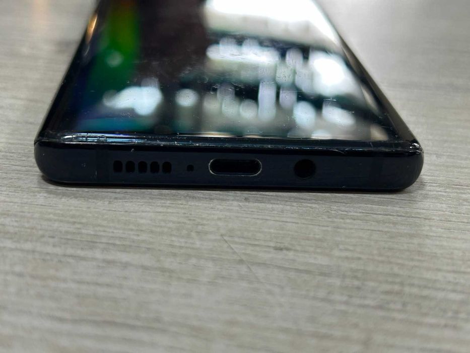 Motorola Edge 2020 128 GB  6 GB RAM Dual SIM 5G