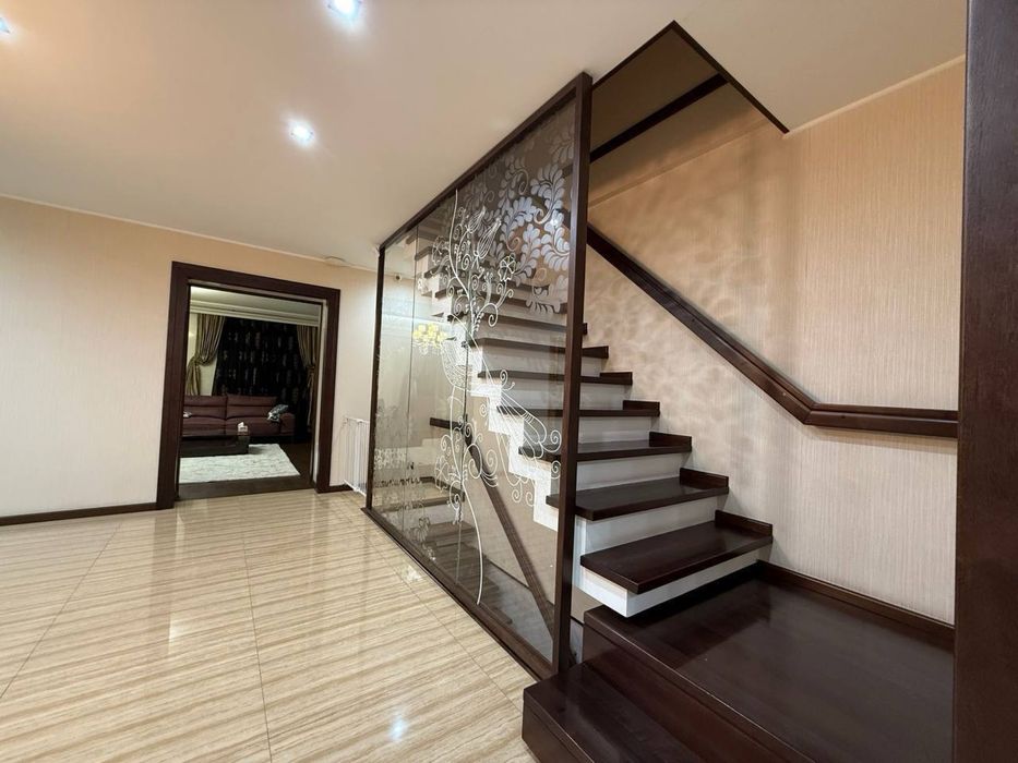 Квартира ЦУМ 4/1,2,цоколь/4 220 м2