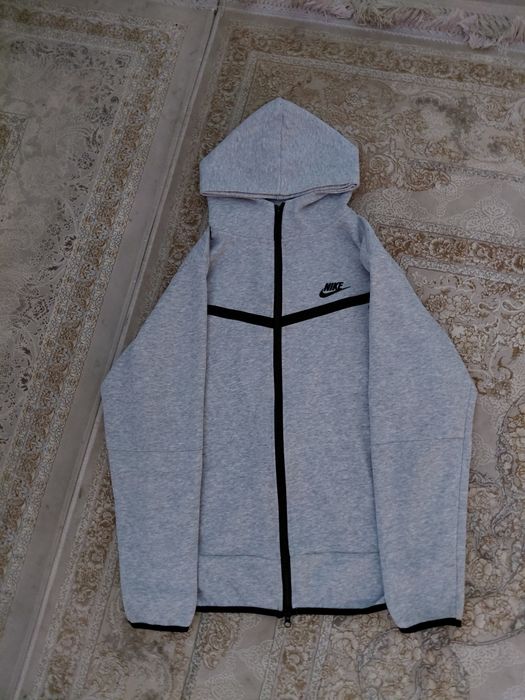 серая худи Nike Tech Fleecе