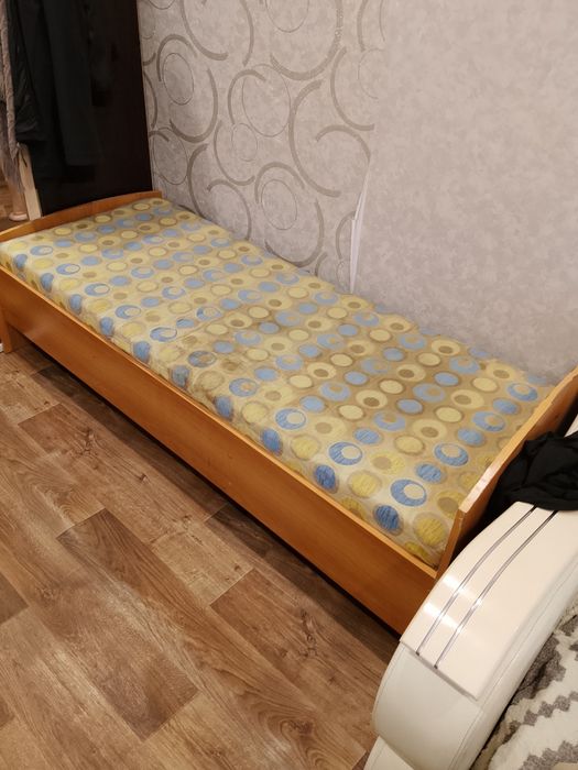 Кровать с матрасом 6000