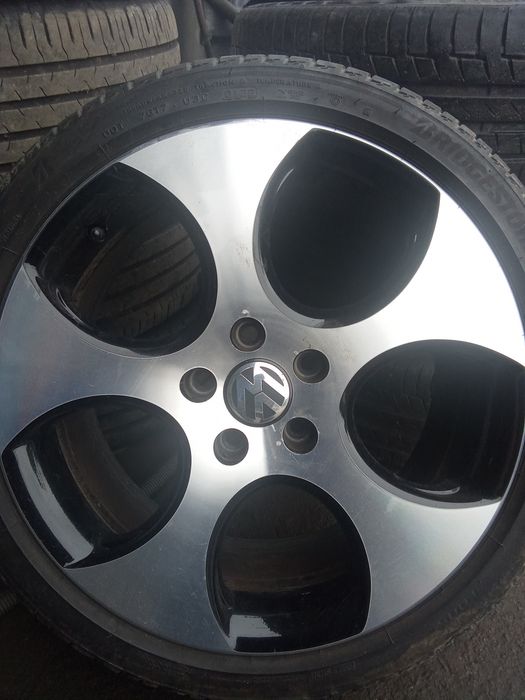 Vand urgent set jante cu anvelope de vara