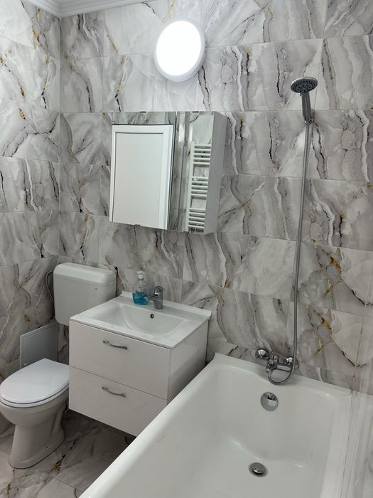 Închiriere apartament 3 camere – totul nou, 450 €/lună.