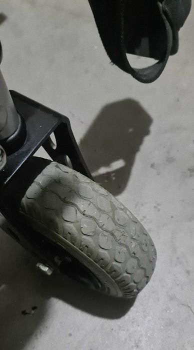 Carucior electric cu lumini pentru disabili ,batrani 3250 lei