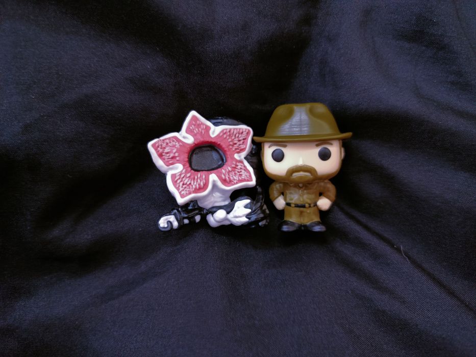 Вигурки осд. Очень странные дела