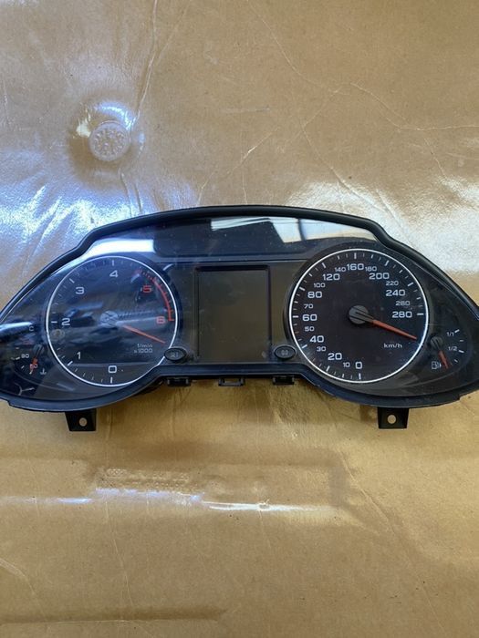 Километраж за Ауди Audi Q5 дизел 8r0920930d табло оригинал а4 б8