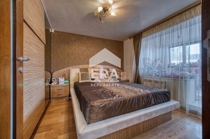 Продава се Тристаен апартамент в Варна, Възраждане 1 - 123 кв.м за 991 €/кв.м - Снимка #7