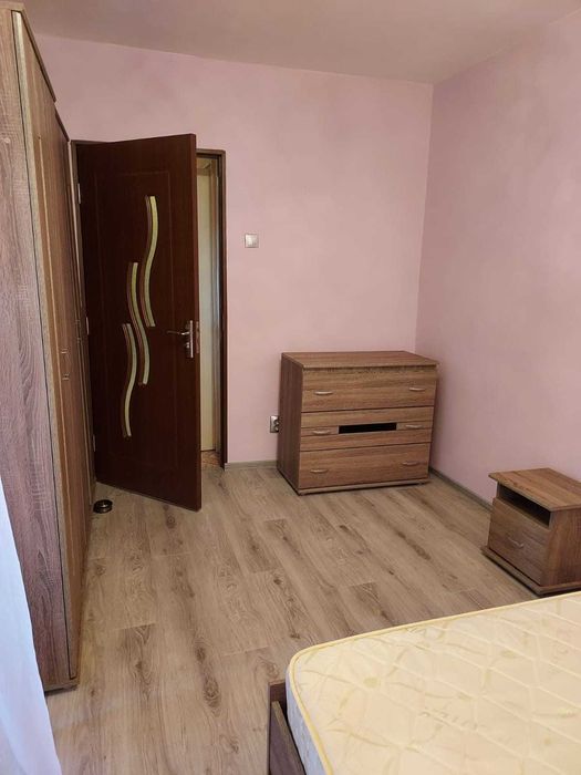 caut colega de apartament