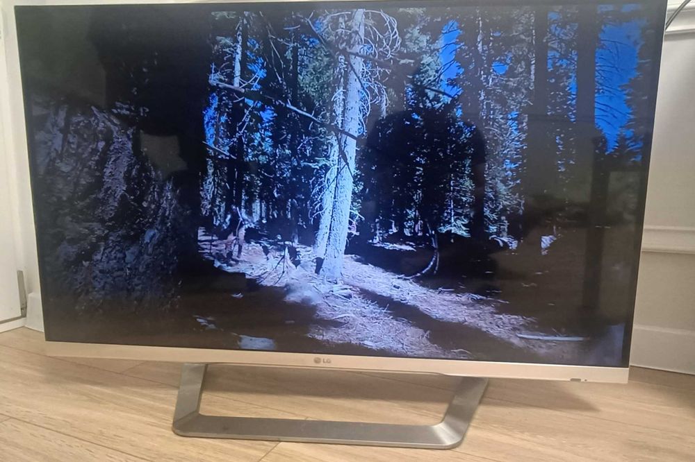 Телевизор LG 42"