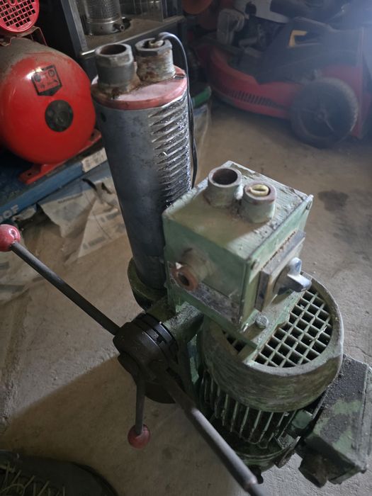 Masina de gaurit cu talpa magnetica