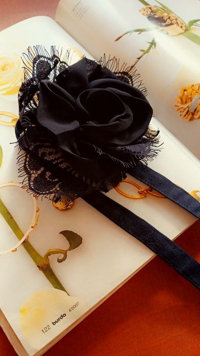 Цветок из шифона и кружев,органзы,шёлка.