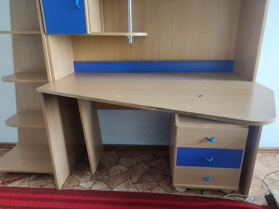 Компьютерный стол и шкафы