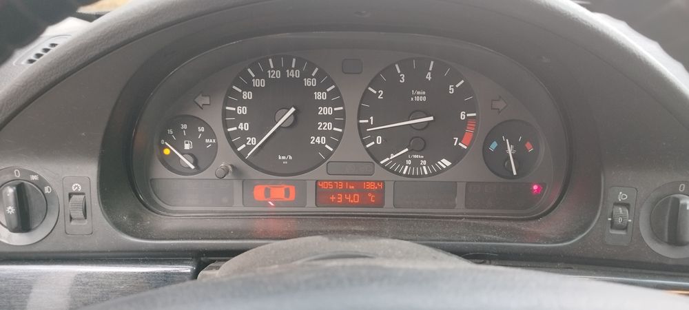 Продавам BMW E39 523i