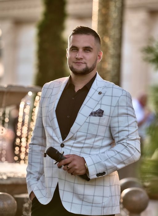 Ведущий Юрий Gagarin