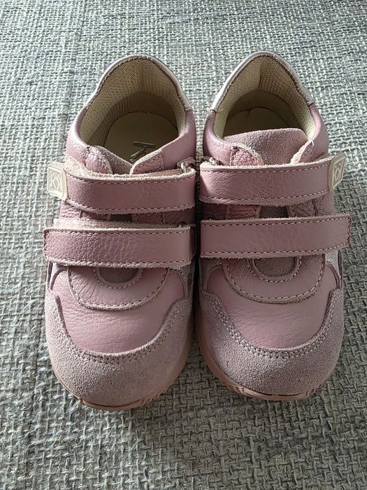 Продавам чисто нови детски маратонки