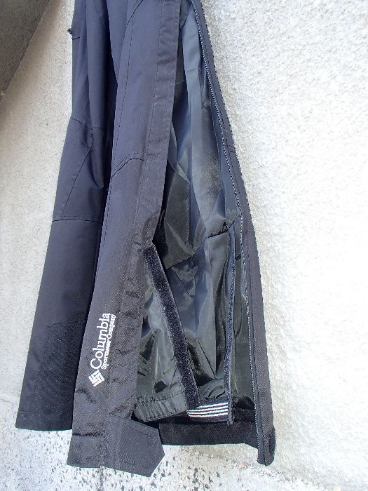 Продавам нов малък черен зимен панталон със странични ципове Columbia