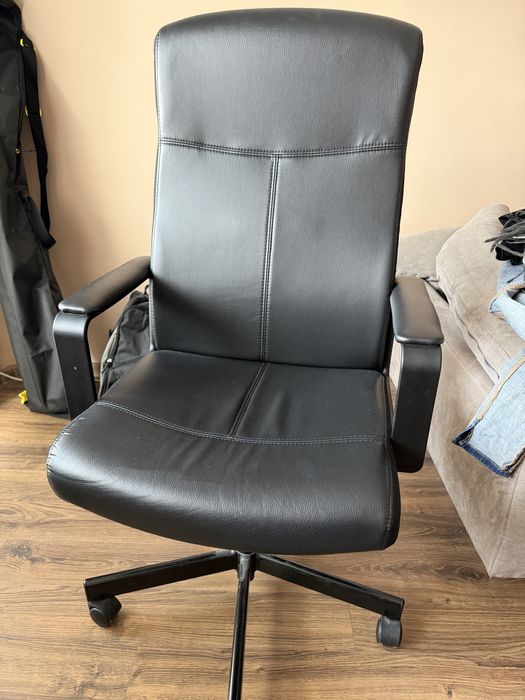 Офис стол, черен