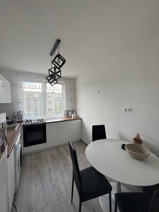 Inchiriez apartament