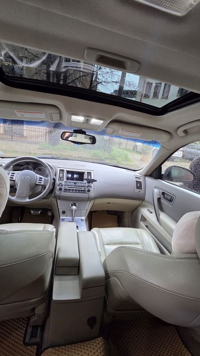 Продавам INFINITI FX35