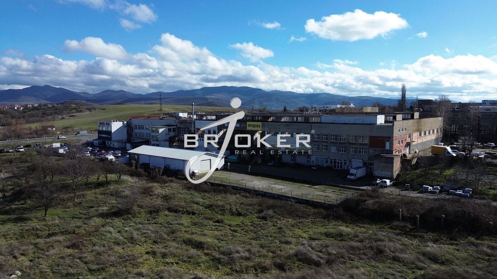 Продава се Промишлена сграда в Кърджали, Промишлена зона - Юг - 902 кв.м за 147 €/кв.м - Снимка #5