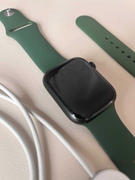 Продаю Apple Watch Series 7 45mm