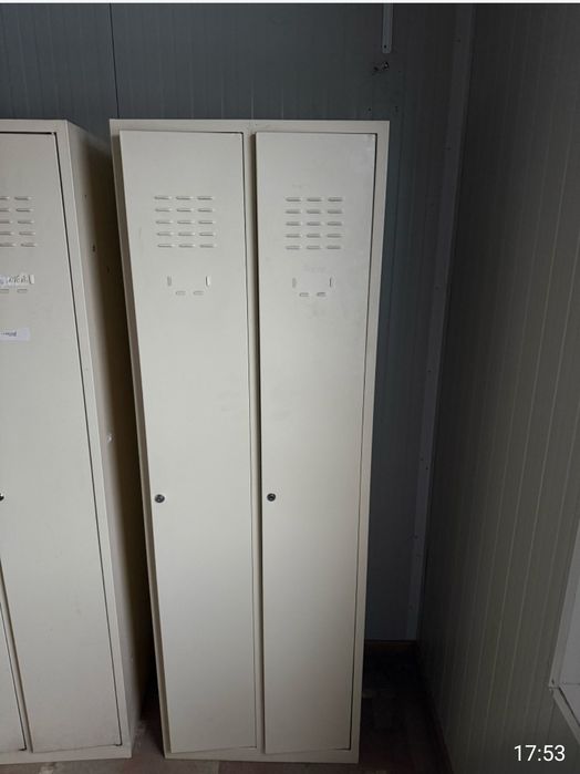 Vând dulapuri metalice