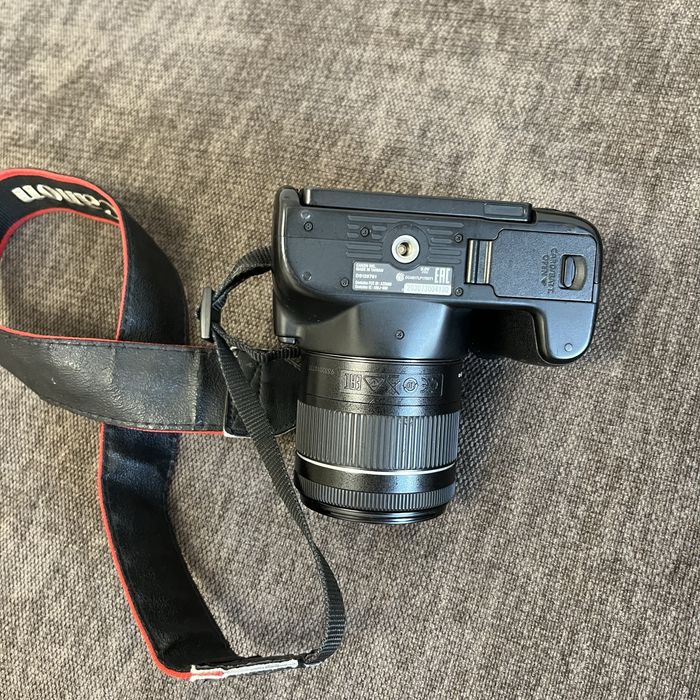 Фотоаппарат Canon 250D