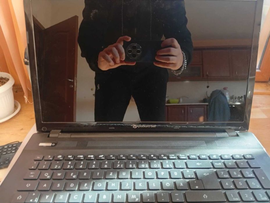 лаптоп pocakard bell за части