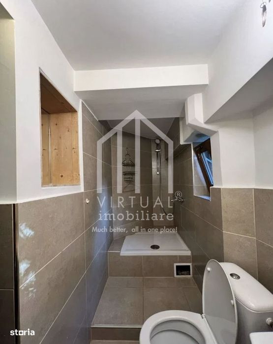 Casa formata din 2 apartamente, 2 garaje,  3 bai - zona Trei Stejari