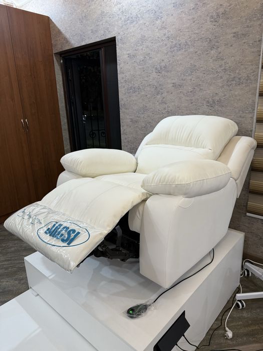 Кресло реклайнер вместе с подиумом!