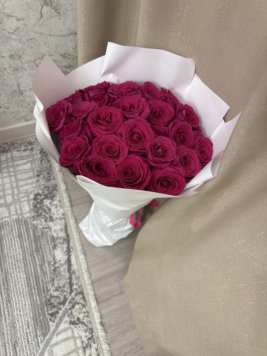 Розовый роза  белый оформл