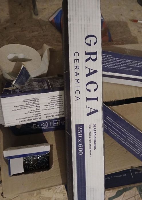 Плитка 1 сорт осталось 13 штук (около 2,5м2) в коробке