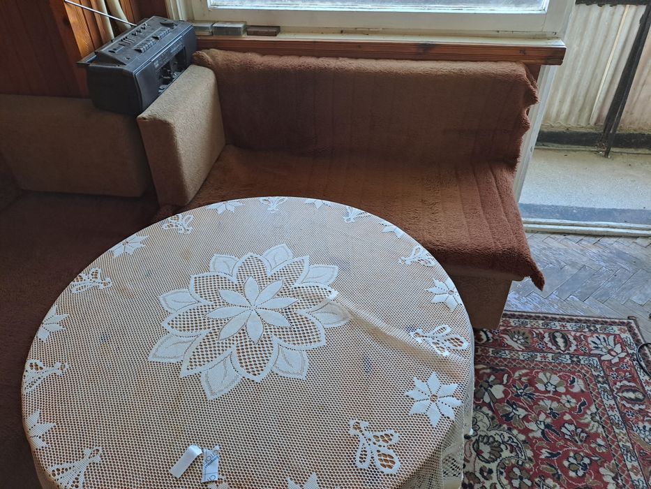 Кухненски ъглов диван плюс маса