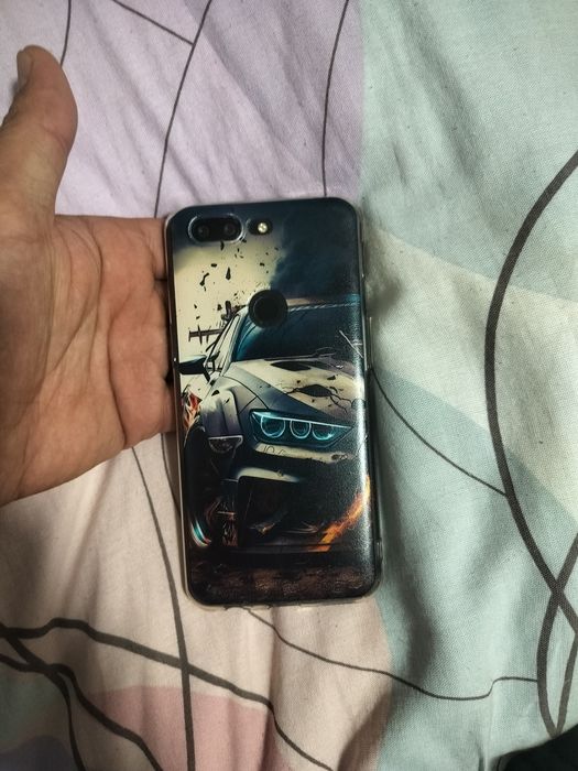 ONE PLUS 5T в отличном состоянии
