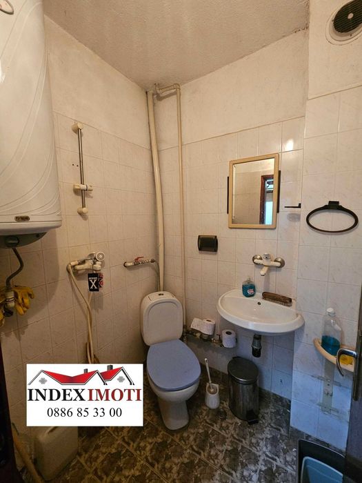 1+бокс, Аязмото, ет.2, малка тухлена сграда