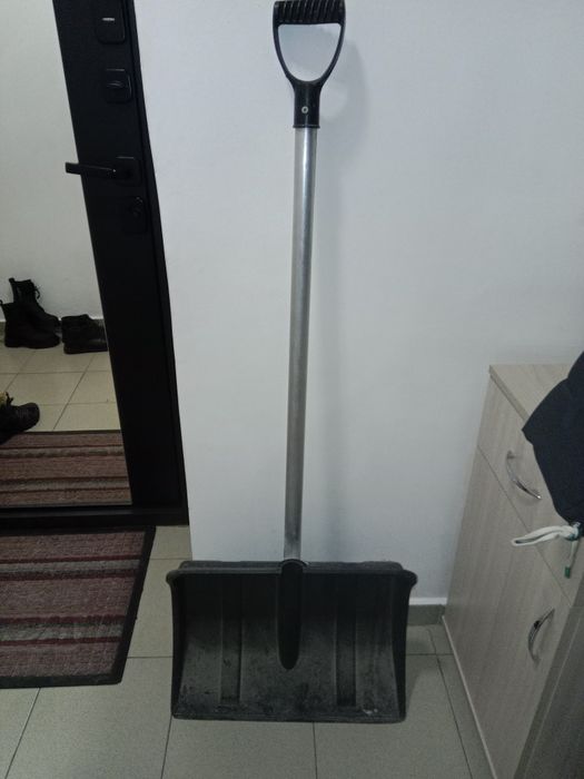 Продам снеговые лопаты