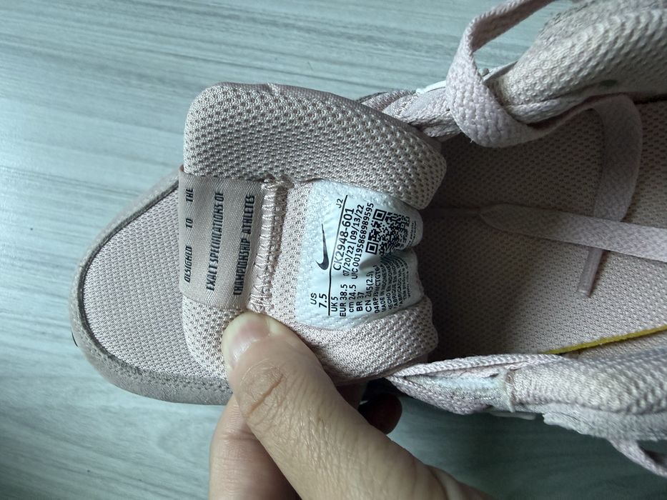 Дамски маратонки Nike 38.5 номер