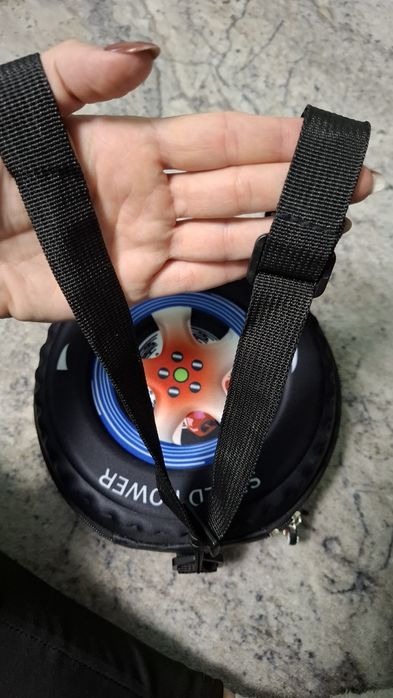 Ефектна раница за момче във формата на гума на кола